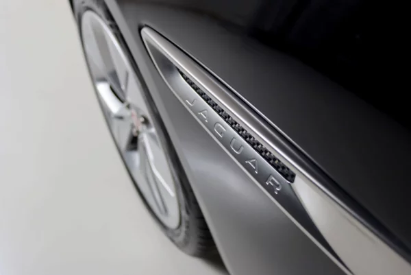 Jaguar XE D180 Aut. R-Dynamic S 12