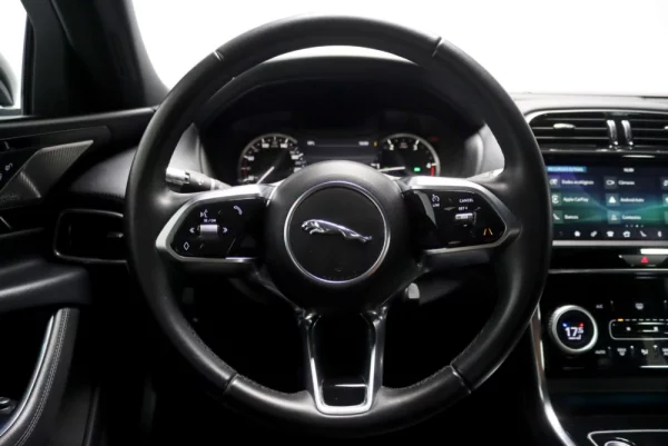 Jaguar XE D180 Aut. R-Dynamic S 17