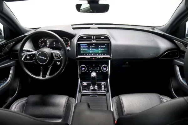 Jaguar XE D180 Aut. R-Dynamic S 18