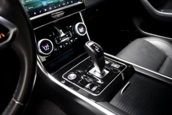 Jaguar XE D180 Aut. R-Dynamic S 23