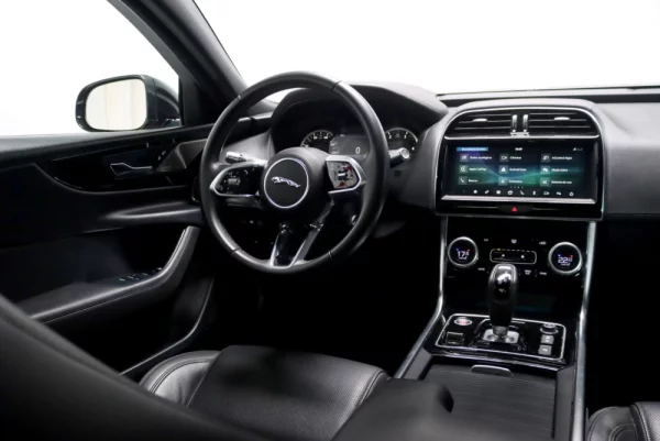 Jaguar XE D180 Aut. R-Dynamic S 25