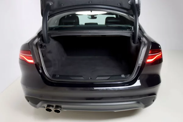 Jaguar XE D180 Aut. R-Dynamic S 33