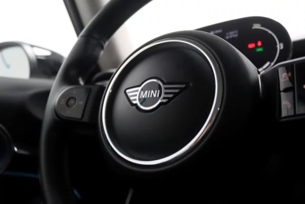 MINI 3 Portas Cooper SE 22