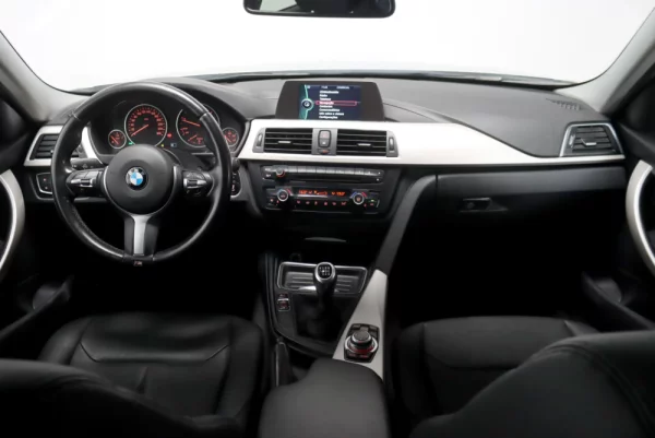 BMW 318 d Touring 17
