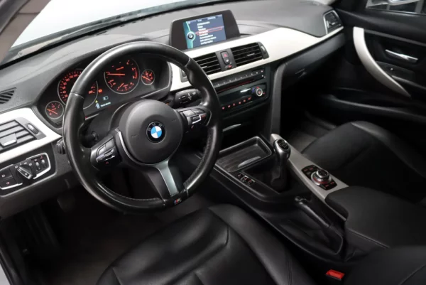 BMW 318 d Touring 22