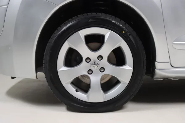Peugeot 3008 1.6 HDi Allure 6