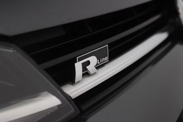 Volkswagen Golf 1.6 TDI R-Line 7