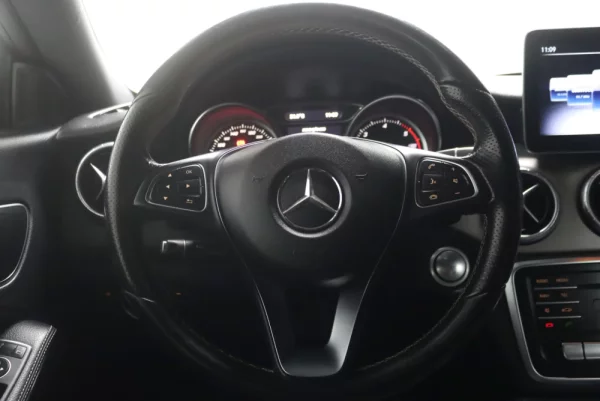 Mercedes-Benz CLA 180 d Shooting Brake Aut. 12