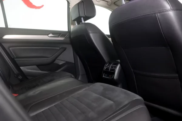 Volkswagen Passat 2.0 TDI Highline 11