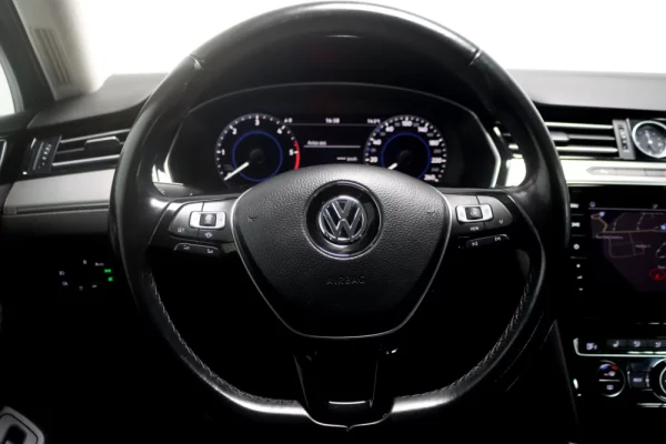 Volkswagen Passat 2.0 TDI Highline 14