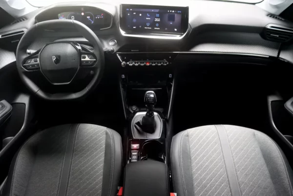 Peugeot 208 1.2 PureTech Allure 9