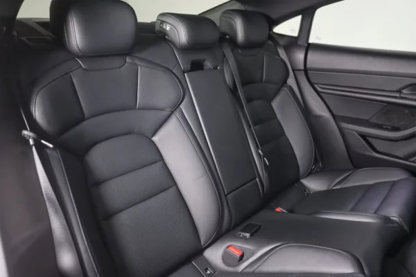 Porsche Taycan 4S 11
