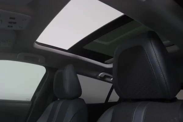 Peugeot e-2008 Allure 6