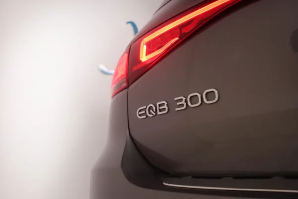 Mercedes-Benz EQB 300 4Matic 8