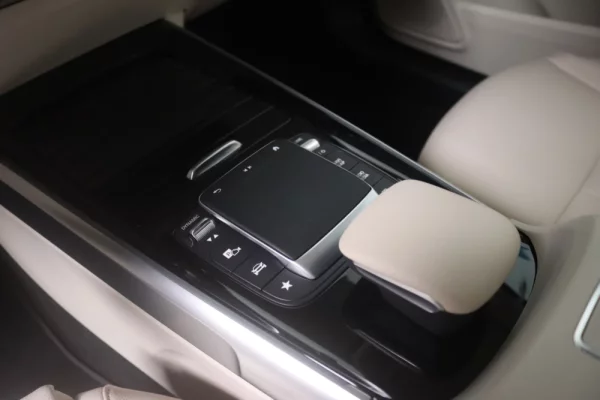 Mercedes-Benz EQB 300 4Matic 12
