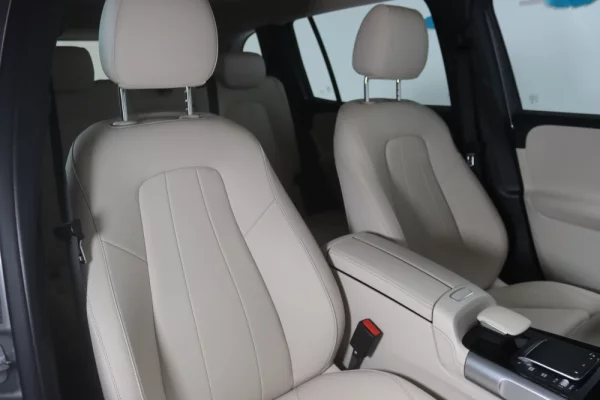 Mercedes-Benz EQB 300 4Matic 16