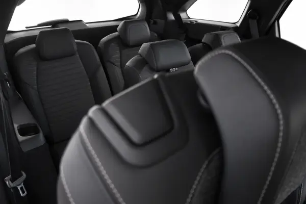 Peugeot E-5008 73 kWh GT 13