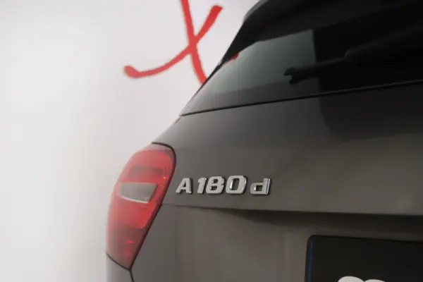 Mercedes-Benz A 180 d Urban 14