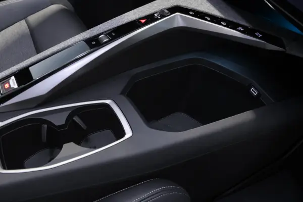 Peugeot E-5008 73 kWh GT 17