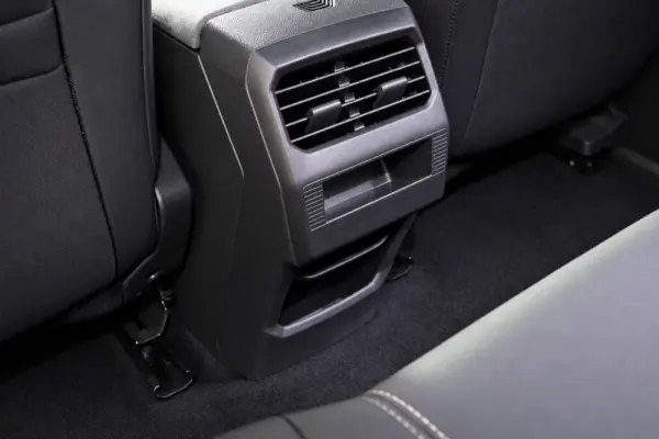 Peugeot E-3008 73 kWh Allure 10
