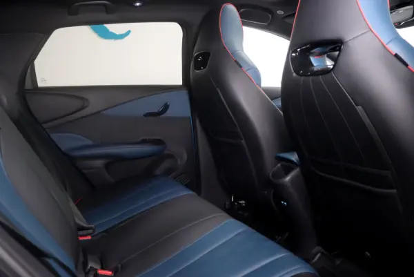 BYD Dolphin 60.4 kWh Design 33