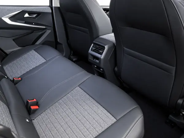 Peugeot E-3008 73 kWh Allure 18