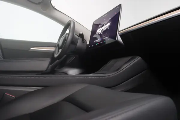 Tesla Model 3 Standard Range Plus RWD 18
