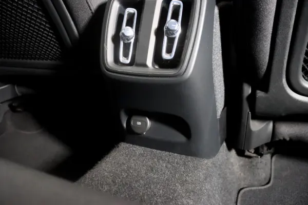 Volvo C40 Recharge Core 31