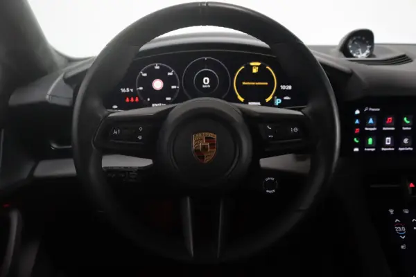 Porsche Taycan GTS 32
