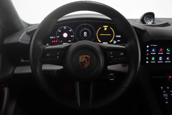 Porsche Taycan GTS 32