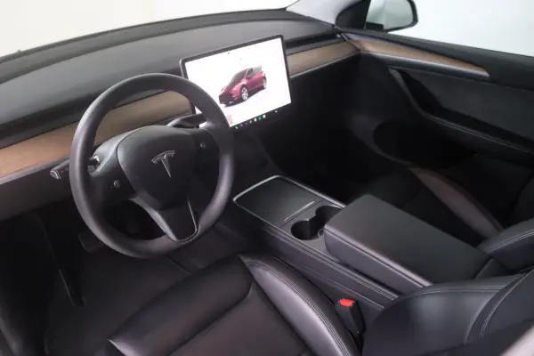 Tesla Model Y Long Range Dual Motor AWD 9