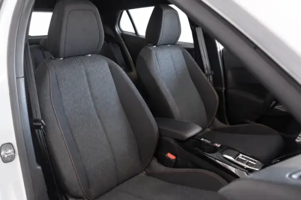 Peugeot e-2008 54 kWh Style 7