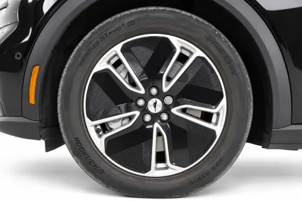 Ford Mustang Mach-E 75.7 kWh Base 6