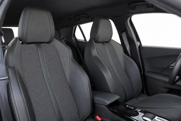 Peugeot e-2008 54 kWh GT 14