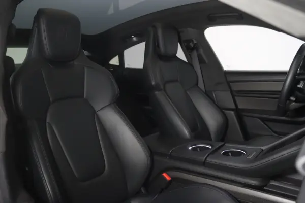Porsche Taycan GTS 21
