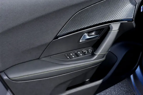 Peugeot e-2008 50 kWh GT 25