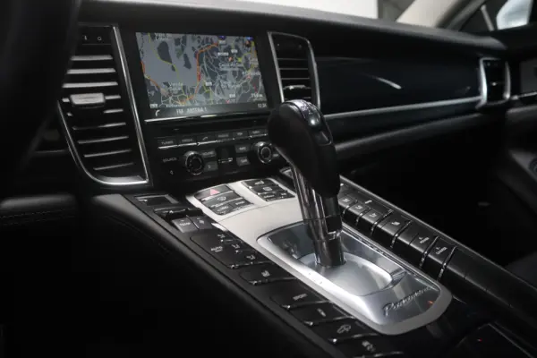 Porsche Panamera S Hybrid 26