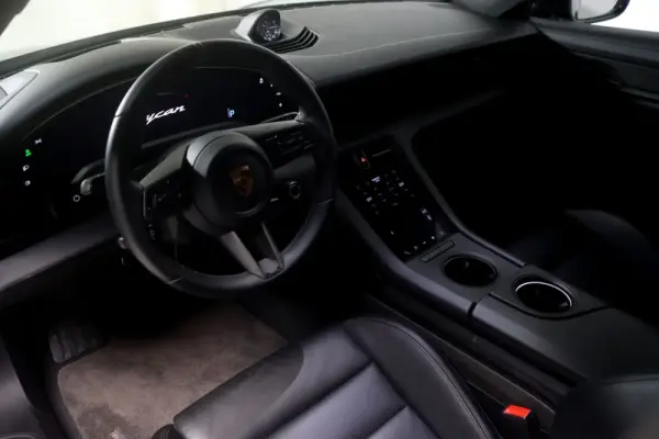 Porsche Taycan GTS 14