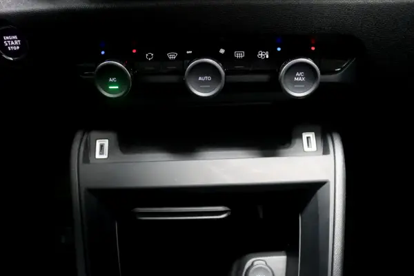 Citroen e-C4 50 kWh Shine 27
