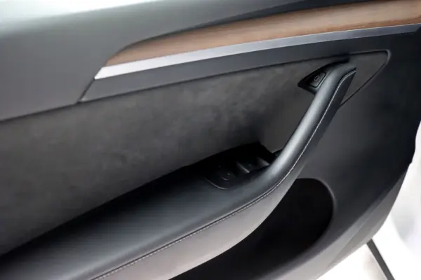 Tesla Model Y Long Range Dual Motor AWD 11