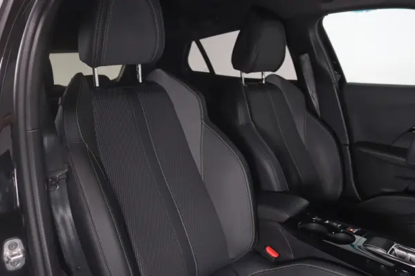 Peugeot e-2008 54 kWh GT 15