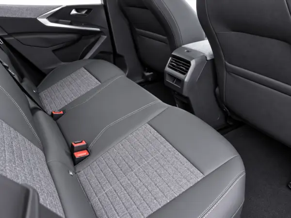 Peugeot E-3008 73 kWh Allure 11