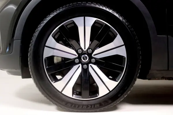 Volvo C40 Recharge Core 11