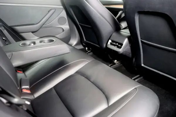 Tesla Model 3 Long-Range Dual Motor AWD 17