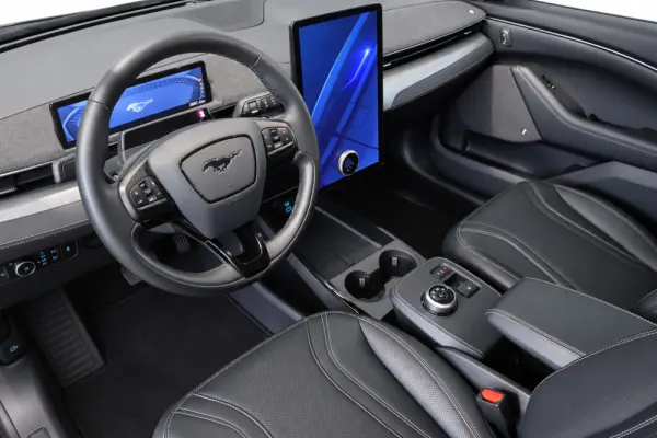 Ford Mustang Mach-E 75.7 kWh Base 8