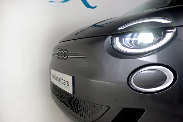 Fiat 500e La Prima 8