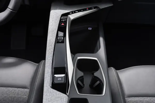 Peugeot E-3008 73 kWh Allure 7