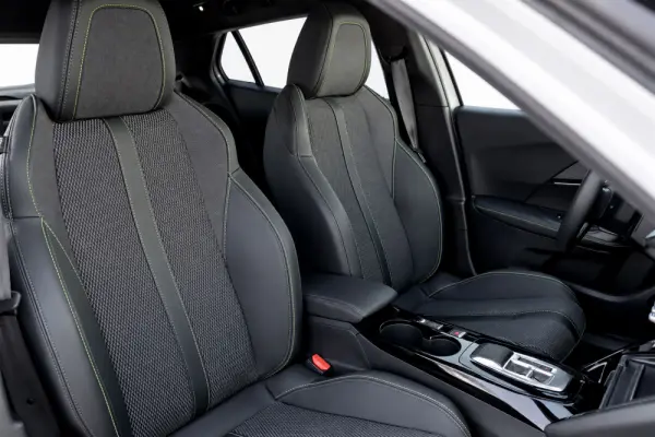 Peugeot e-2008 50 kWh GT 14