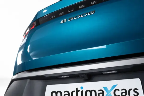 Peugeot E-5008 73 kWh GT 8