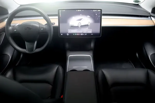 Tesla Model 3 Standard Range Plus RWD 23